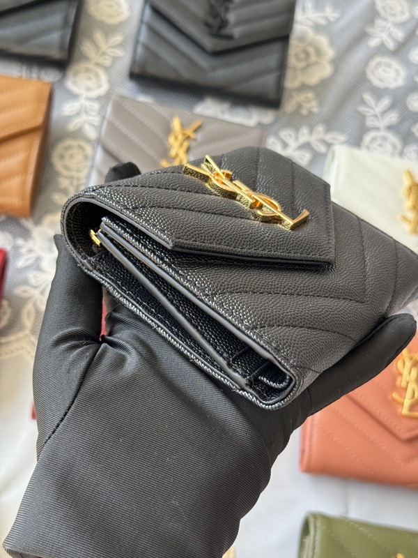 イヴサンローラン財布側面デザイン